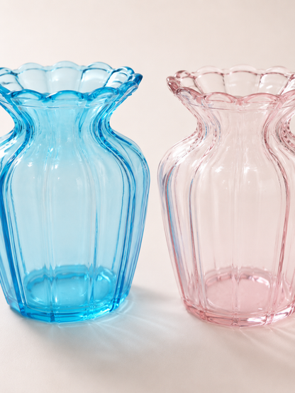 Scalloped Ribbed Glass Vas
