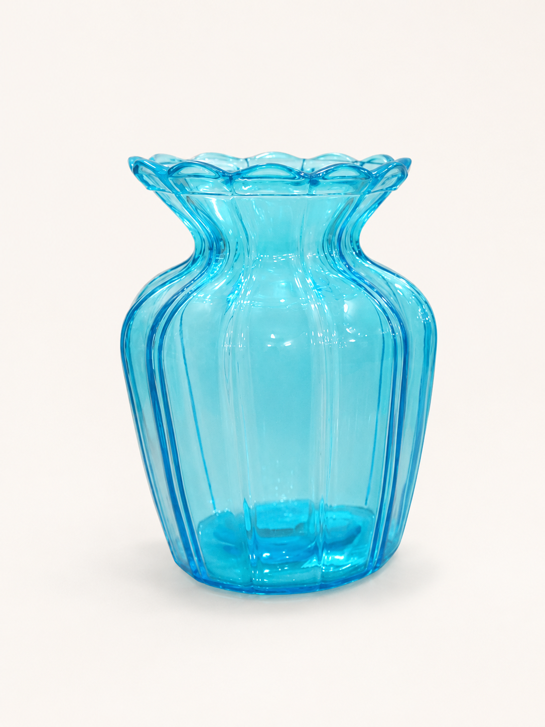 Scalloped Ribbed Glass Vas